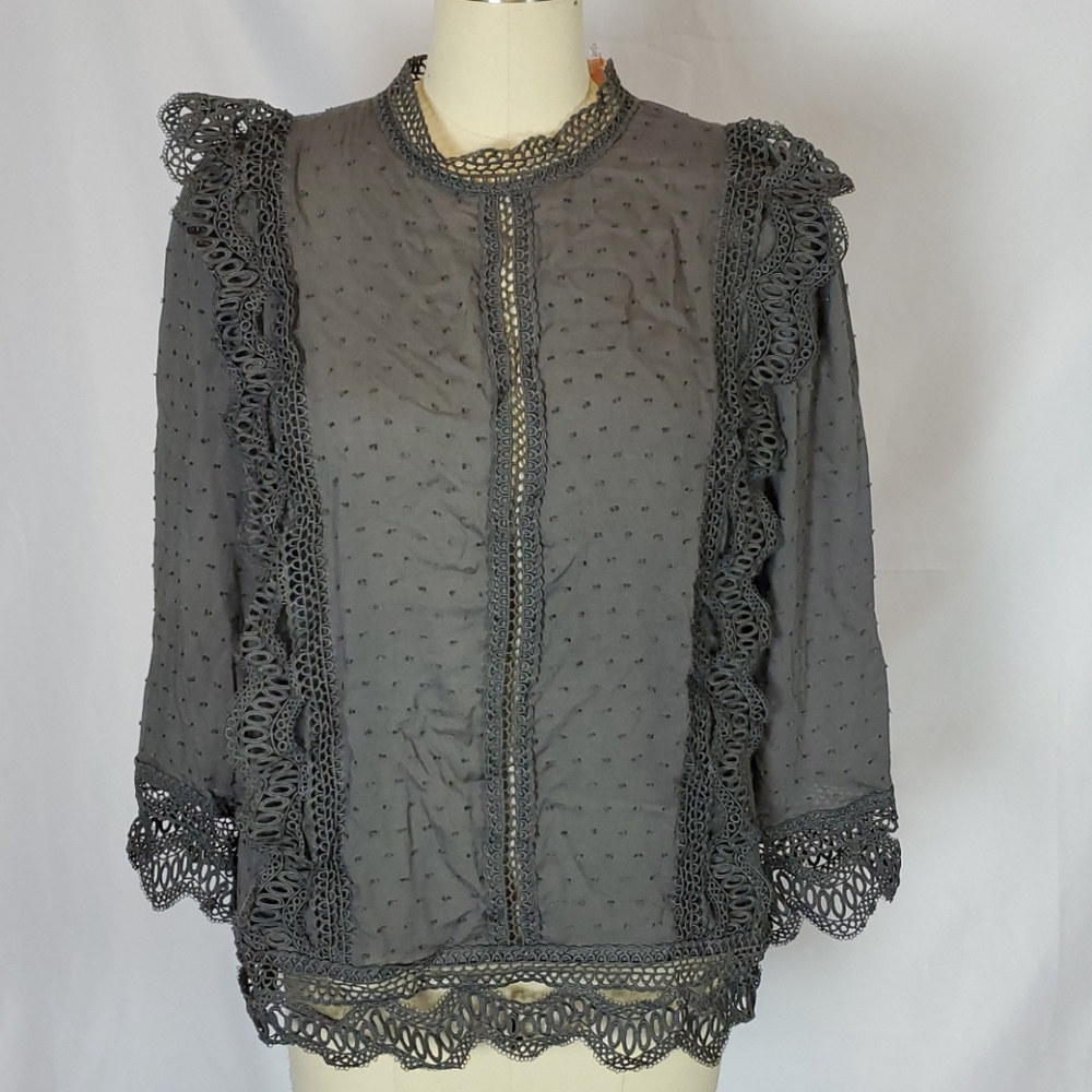 Entro usa, M, gray modern does vintage lace top